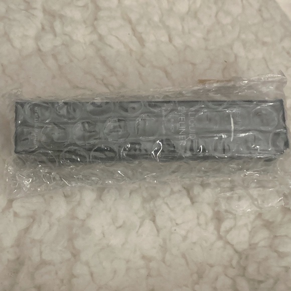 NWT Aesthetica Liquid Eyeliner - Picture 2 of 2